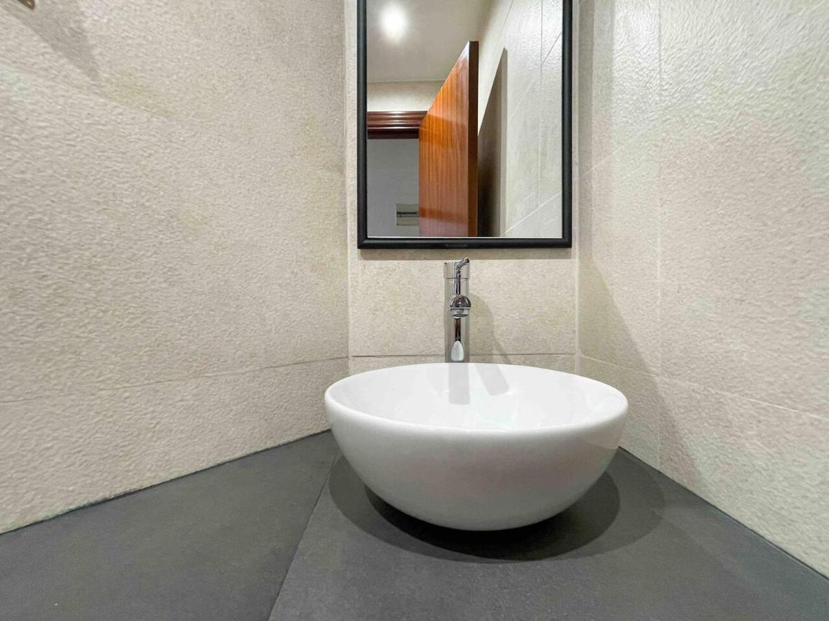 Hostourist Fira Plaza Espana 3 Rooms Barcellona Esterno foto
