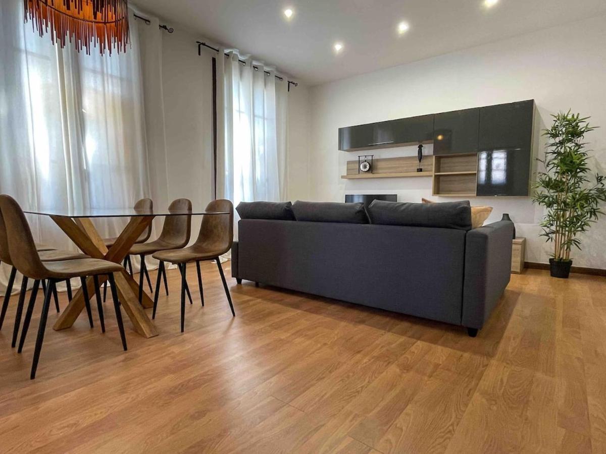 Hostourist Fira Plaza Espana 3 Rooms Barcellona Esterno foto